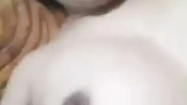 Desi selfie video of cute Lankan chick posing topless for XXX show