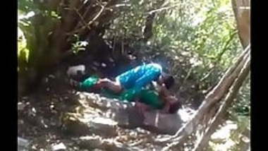 Neha Jangal Me Srphraj Se Chuda Rahi Thi Suresh Ne Pakra indian sex tube