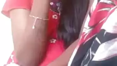 Inept Desi lifts sari up a bit to expose shaved pussy in solo XXX show