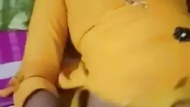 Sexy Yellow Salwar Kameez Bhabhi Blowjob 2 Clips Marge