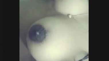 Tamil Curvy Babe Boobs Show