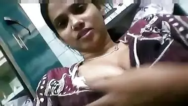 Desi babe opens her XXX boobs and puts hand in panties for sex pleasure