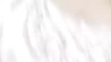 Huge Boobs Showing Gorgeous Girl Fingering Video