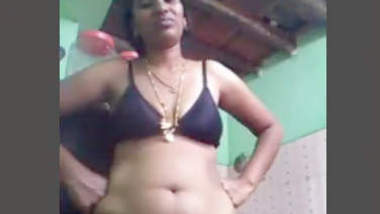 Desi Aunty Showing On Video Call