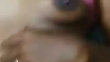 Srilankan girl outdoor sex with boyfriend after boob feed