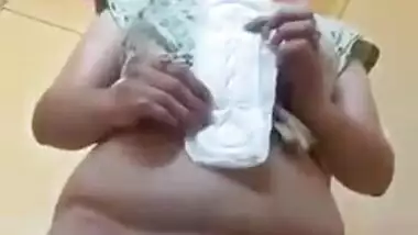 Nasty Desi XXX girl makes nude video for her boyfriend during the period