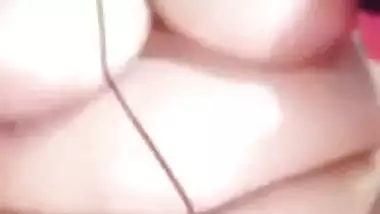 Chubby Bhabhi Naked Pussy Rubbing On Video Call