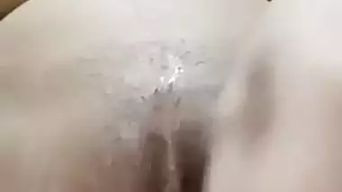 Karachi babe fucks with a metal rod in xxx Pakistani MMS
