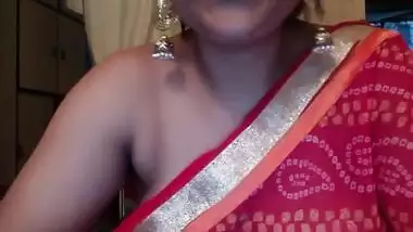Whore welcomes Desi viewers to see her huge sex parts during XXX posing