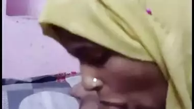 Hijabi girl records her nude MMS, sucking stepbrother’s dick