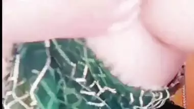 Solo Nude Show Of Big Boobs Girlfriend Fingering