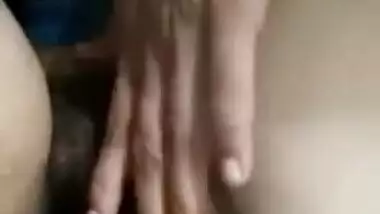 Indian gets naked and exposes her sex charms in a XXX camera show