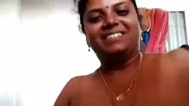 Indian woman ready to get it on and expose her wonderful XXX tits
