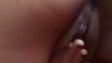 Indian Chick Rbbing Her Pussy