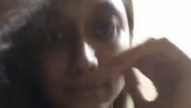 Cute Indian Babe Removing Her Top To Expose Boobs indian sex tube