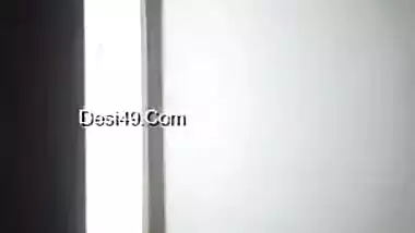 Pregnant female of Indian origin turns out to be a lover of XXX videos