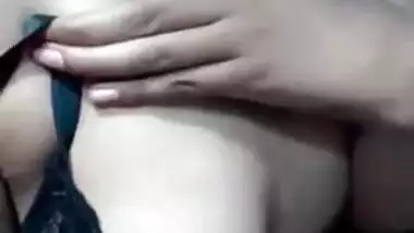 Wonderful Indian female takes XXX tits out of bra in sex chudai video