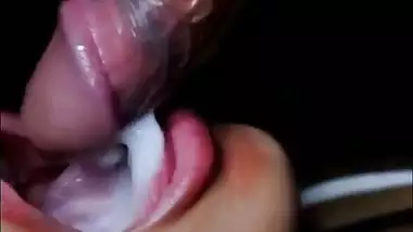 Hot Lady Gives An Indian Blowjob And Drinks Cum