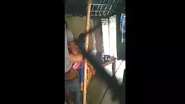 Desi village sex! Indian sexy aunty in red saree quick fuck and blow